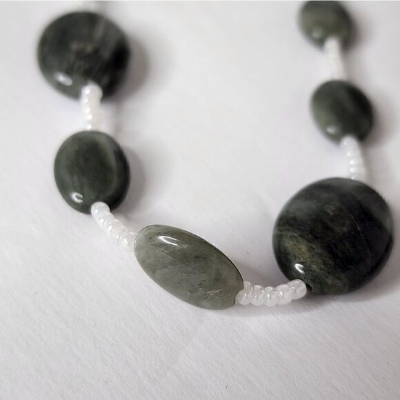 Jadeite nephrite silver necklace & bracelet set - Picture 6 of 11